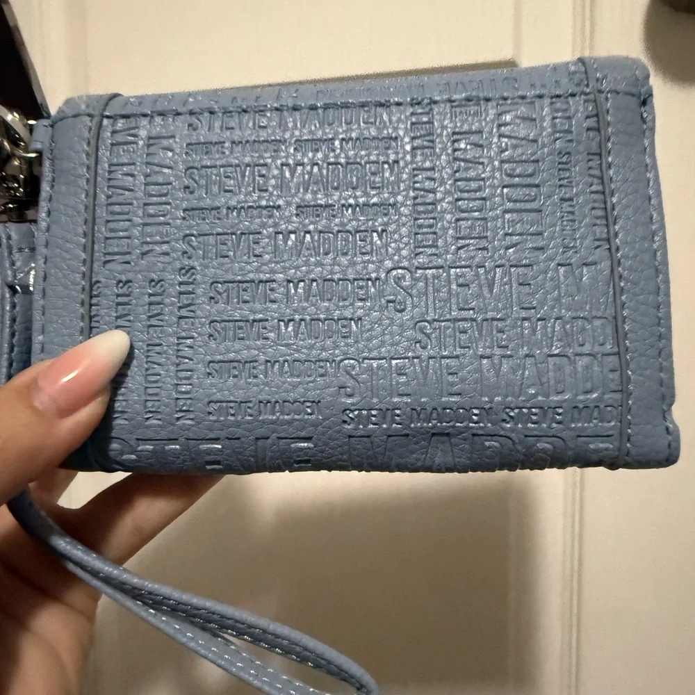 Steve Madden Blue Embossed Wallet - Picture 4 of 5